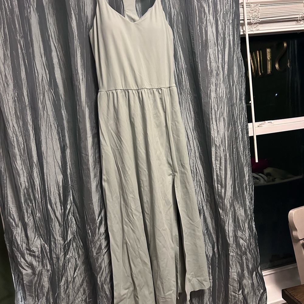 Chic Sleeveless Maxi Dress in Soft green